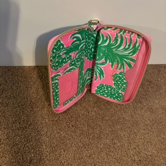 2/$30 Lily Pulitzer Pink Pout Flamenco Pineapple Zip Around Credit Card Wristlet - Picture 3 of 6